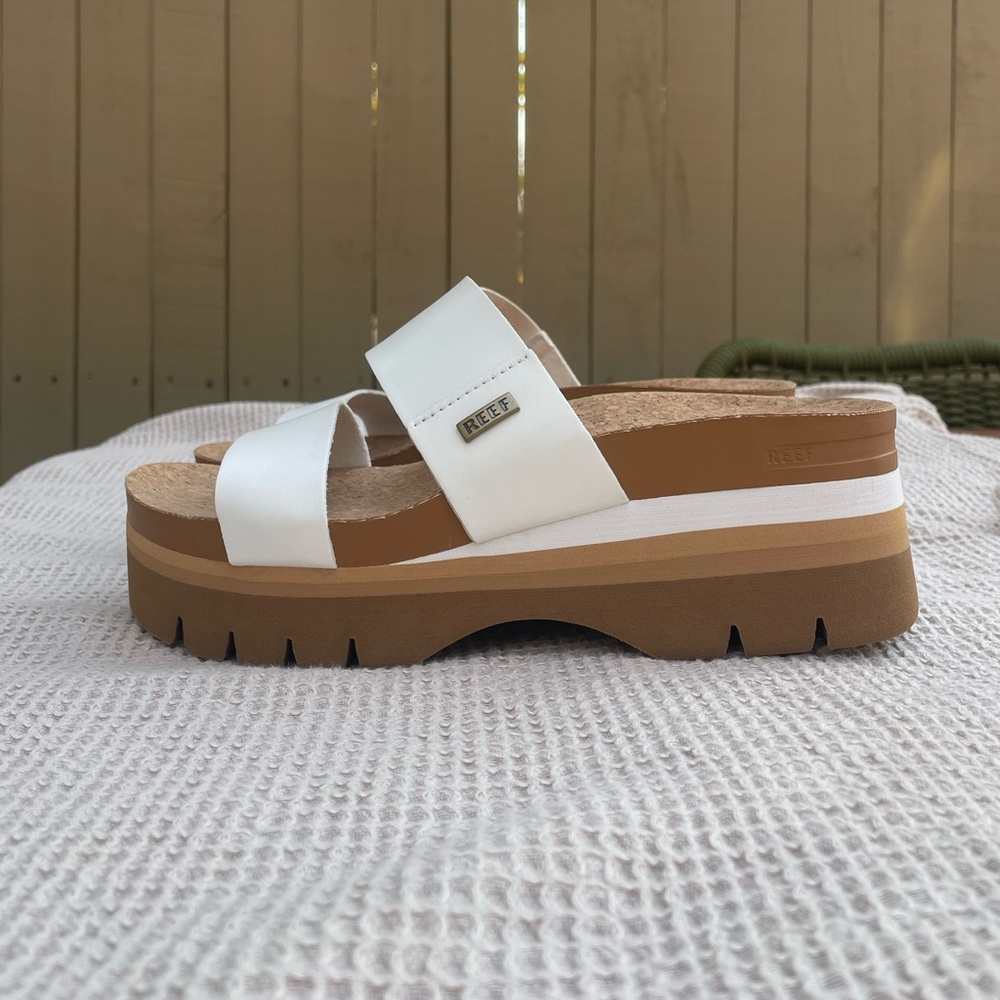 REEF Cushion Vista Higher Sandals Size 7 WHITE